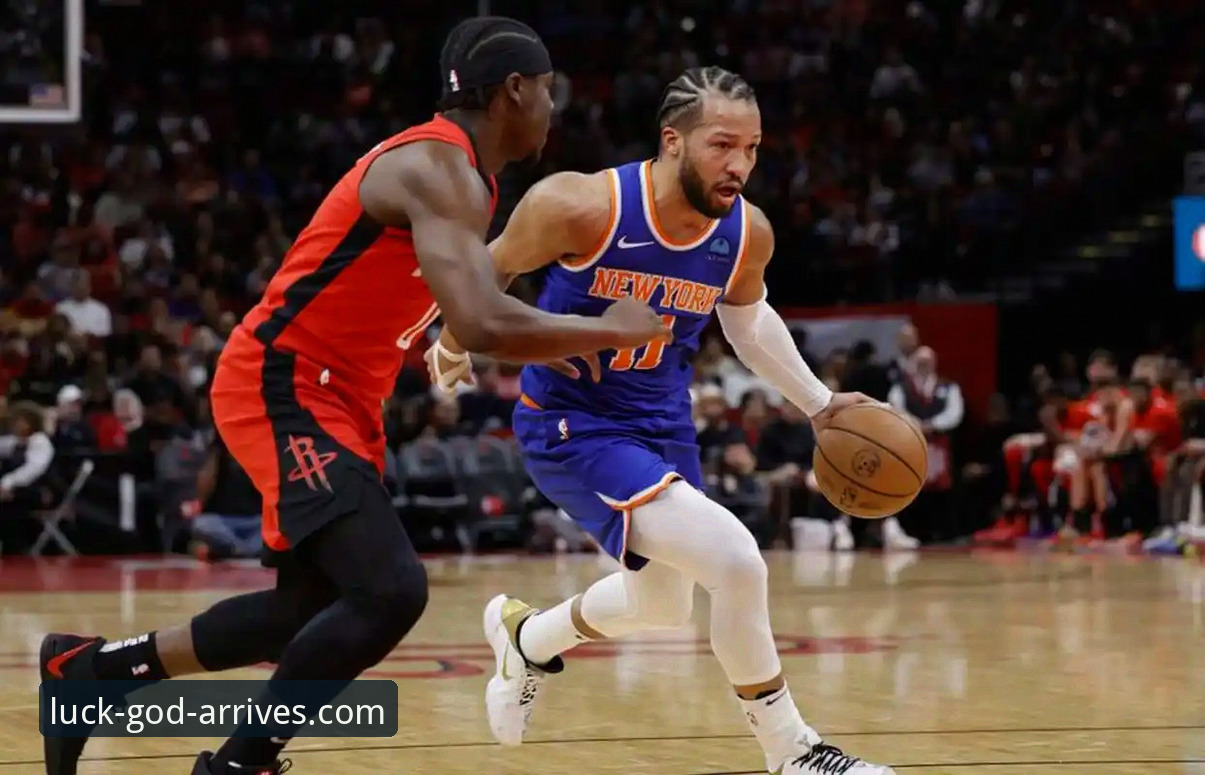 火箭主场大胜尼克斯：一场团队篮球与战术执行的深度解析